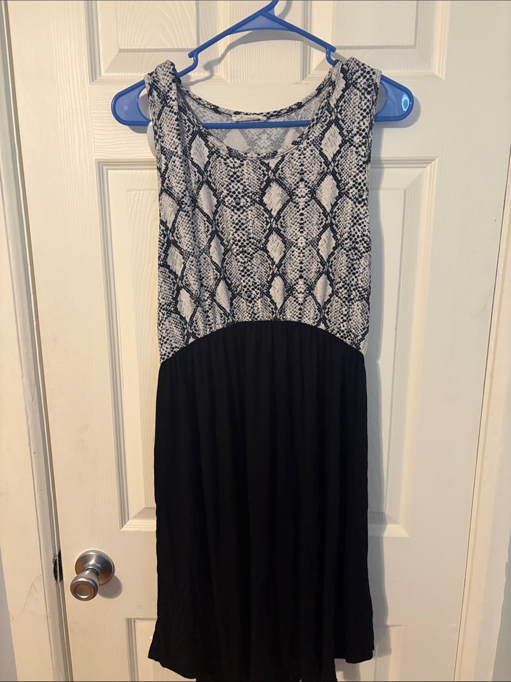 Sleeveless Black Maxi Dress with White Snake-Print Bodice